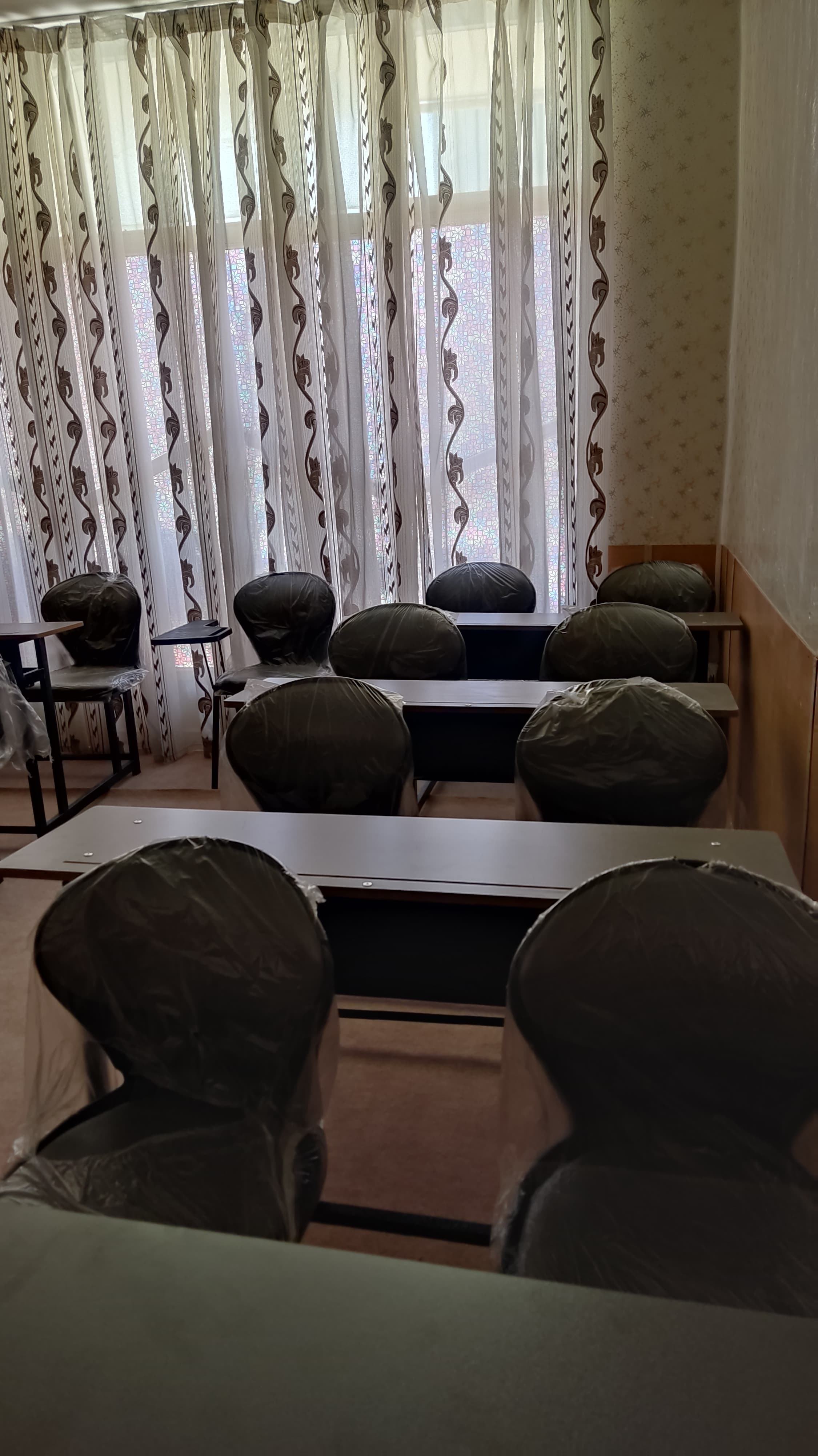 دبیرستان دوره اول و دوم فرهیختگان شریف