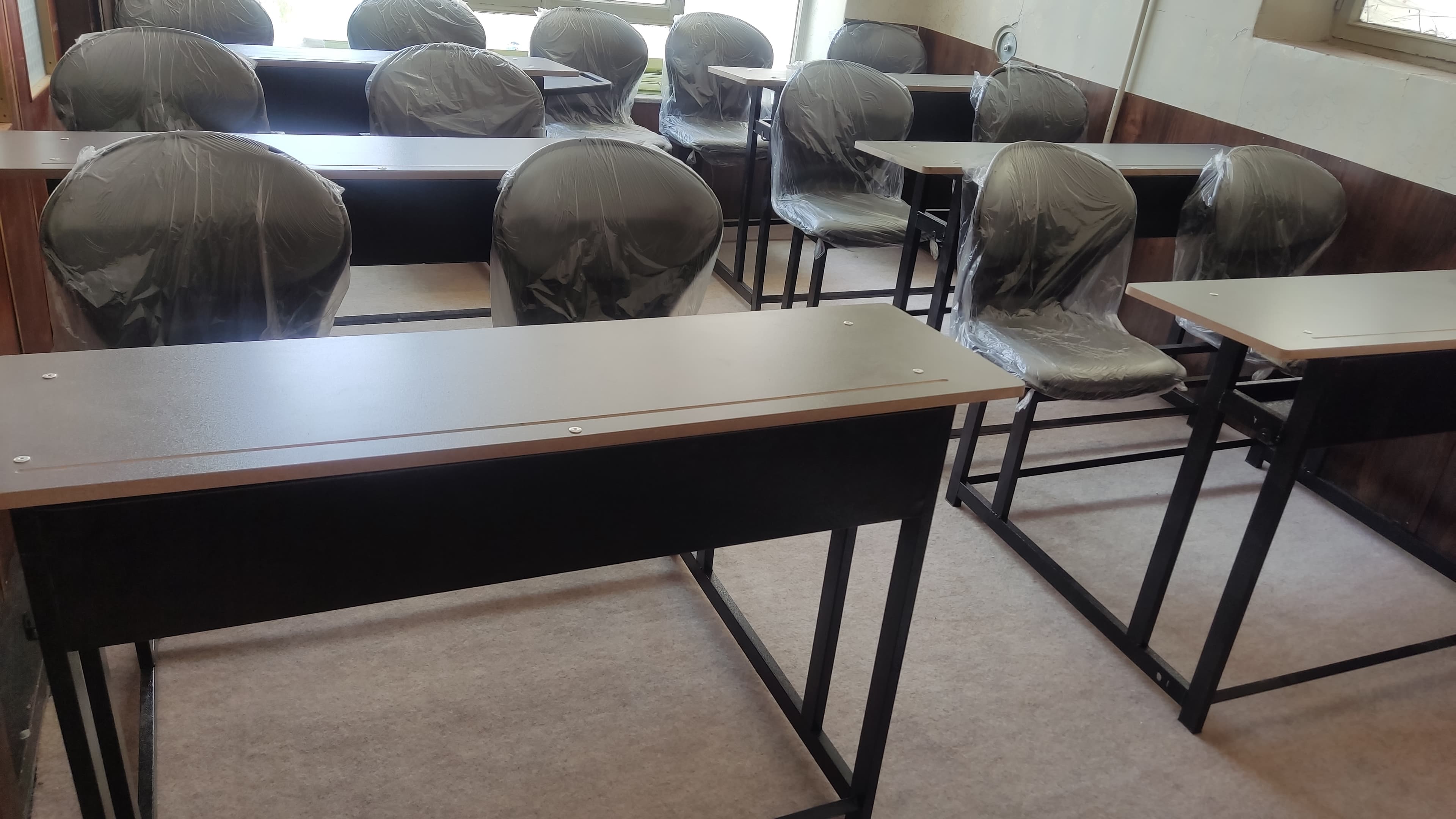 دبیرستان دوره اول و دوم فرهیختگان شریف